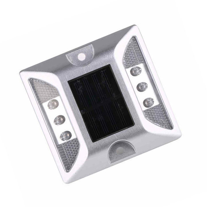 Puertas de la carretera de luz solar LED de aluminio blanco Marcador de pavimento luces Cay ojos Puertas de la carretera